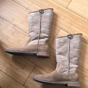 UGG BOOT